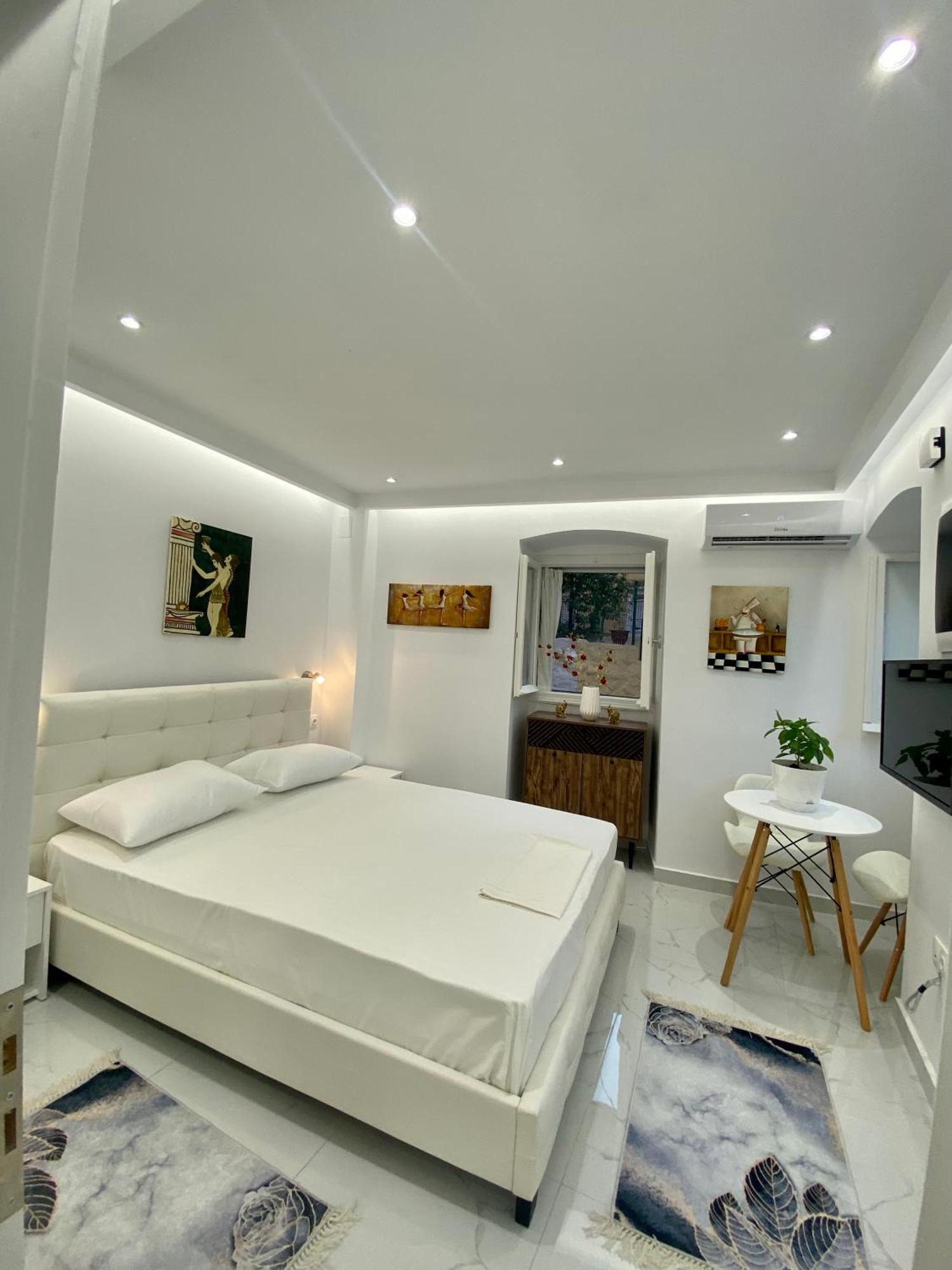 Corfu Port Art Studios Bagian luar foto